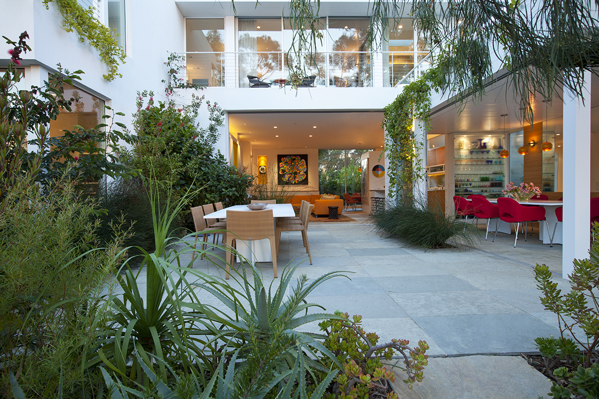 Goldfinch Residence by Safdie Rabines Architects