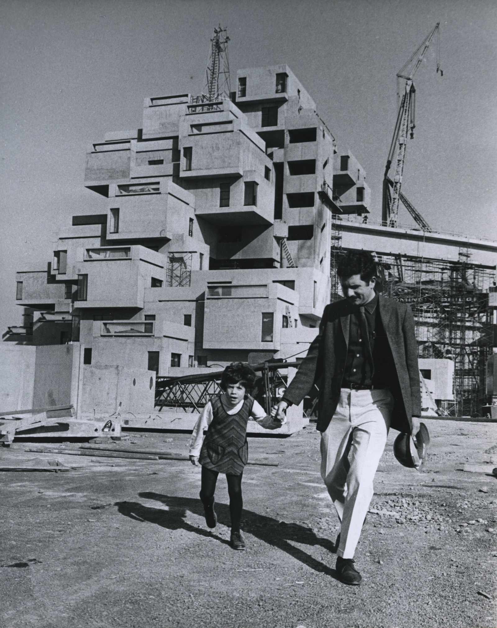 Taal_Safdie_Mohse_Safdie_Walking